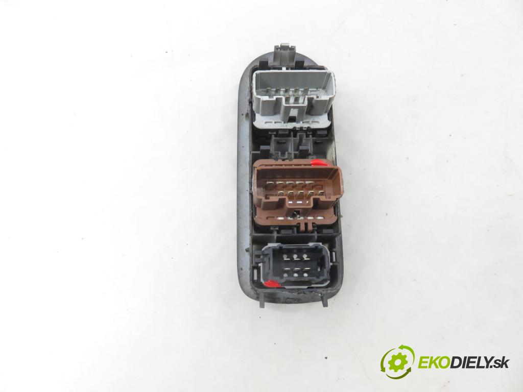 RENAULT MEGANE II Kombi (KM0/1_) KOMBI 2005 88,00 1.9 dCi 120 - F9Q 800 1870,00 Panel ovládania okien 156018070