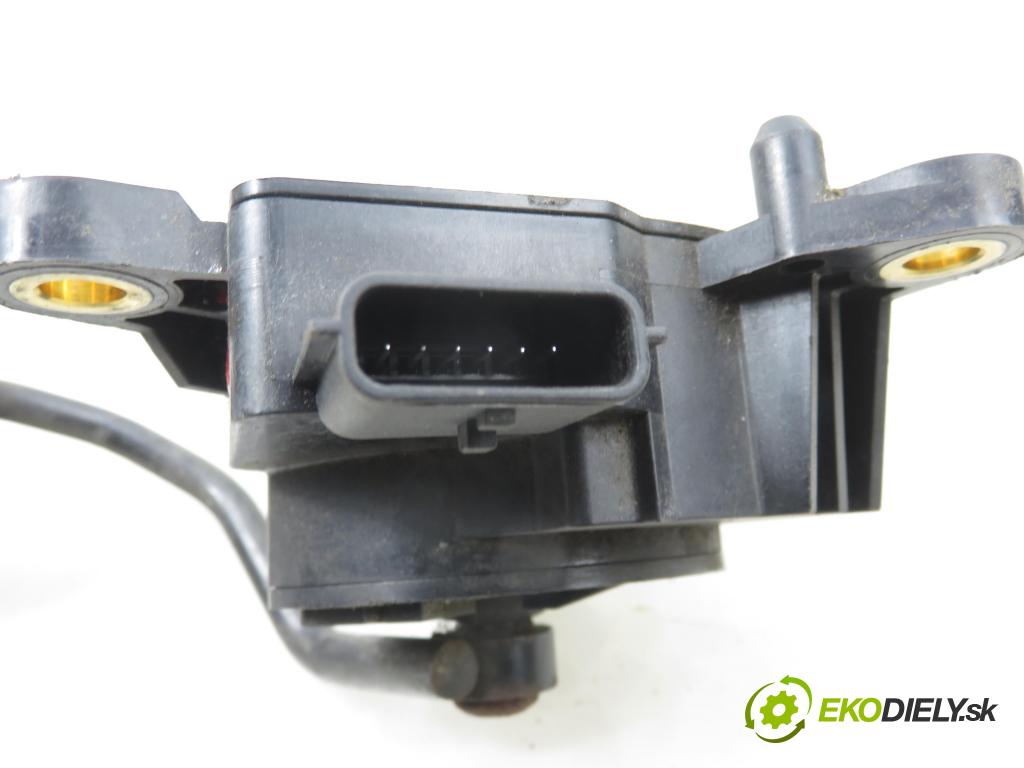 RENAULT MEGANE II Kombi (KM0/1_) KOMBI 2005 88,00 1.9 dCi 120 - F9Q 800 1870,00 Potenciometer plynu 8200153268 (Potenciometer plynového pedálu)