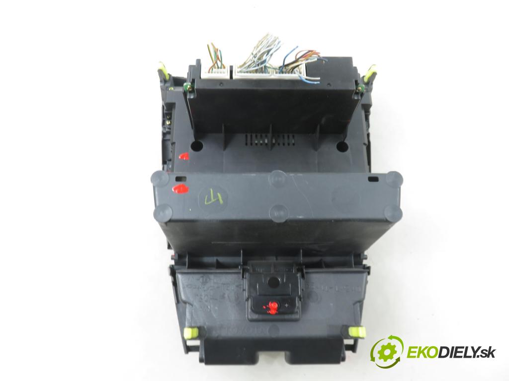 TOYOTA COROLLA (_E12_) HB 2003 66,00 2.0 D-4D (CDE120R_, CDE120L_) - 1CD-FTV 1995,00 Panel kúrenia KLIMATIZACE: 5593013070