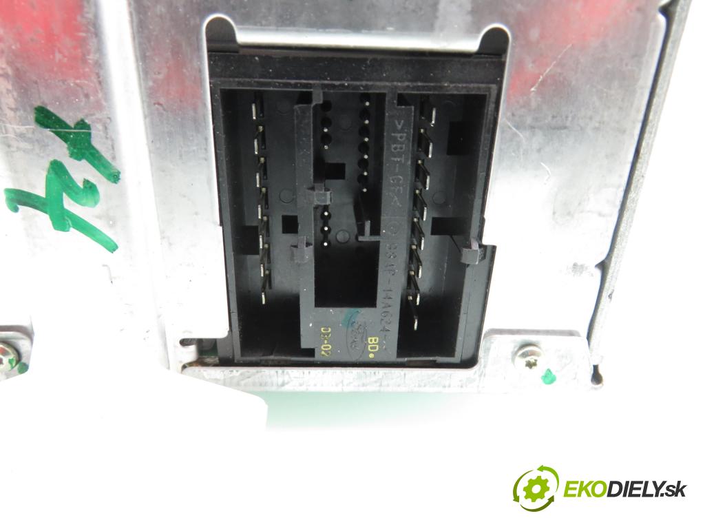 FORD MONDEO III Turnier (BWY) KOMBI 2002 81,00 1.8 16V - CGBA 1798,00 RADIO CD YS4F18C815AA