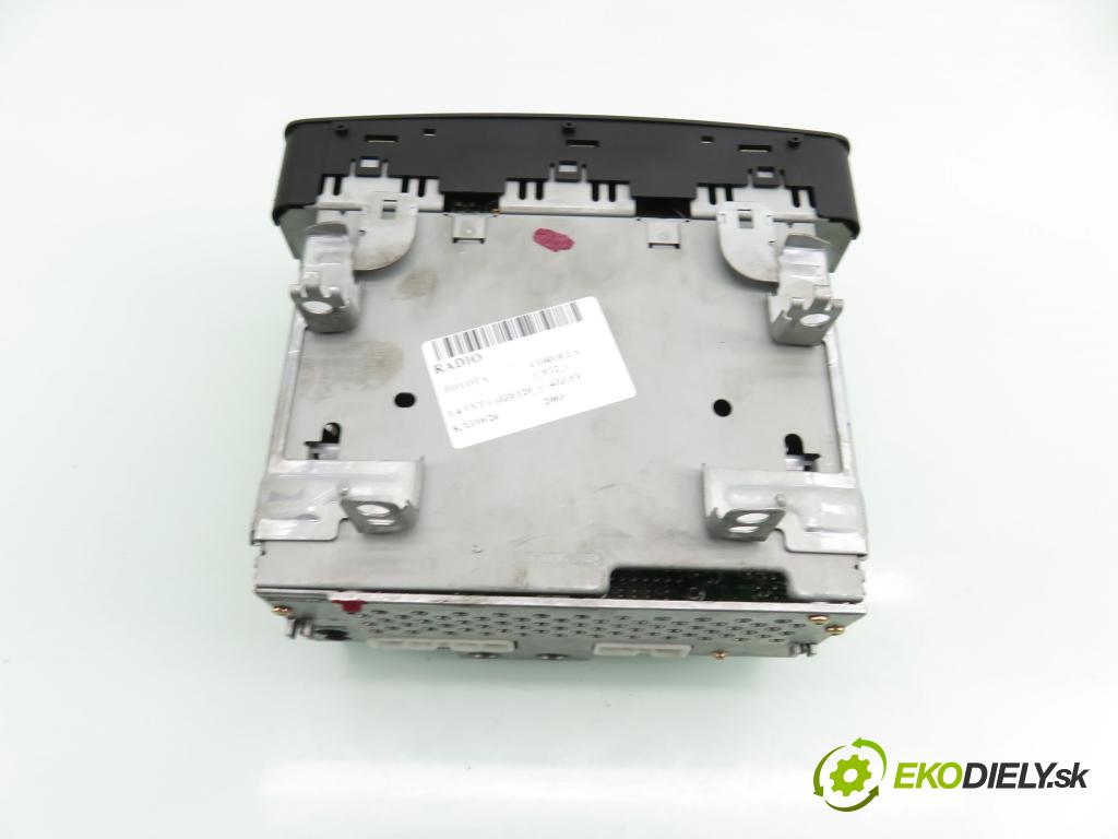 TOYOTA COROLLA (_E12_) HB 2003 71,00 1.4 VVT-i (ZZE120_) - 4ZZ-FE 1398,00 RADIO Modul 8612002250
