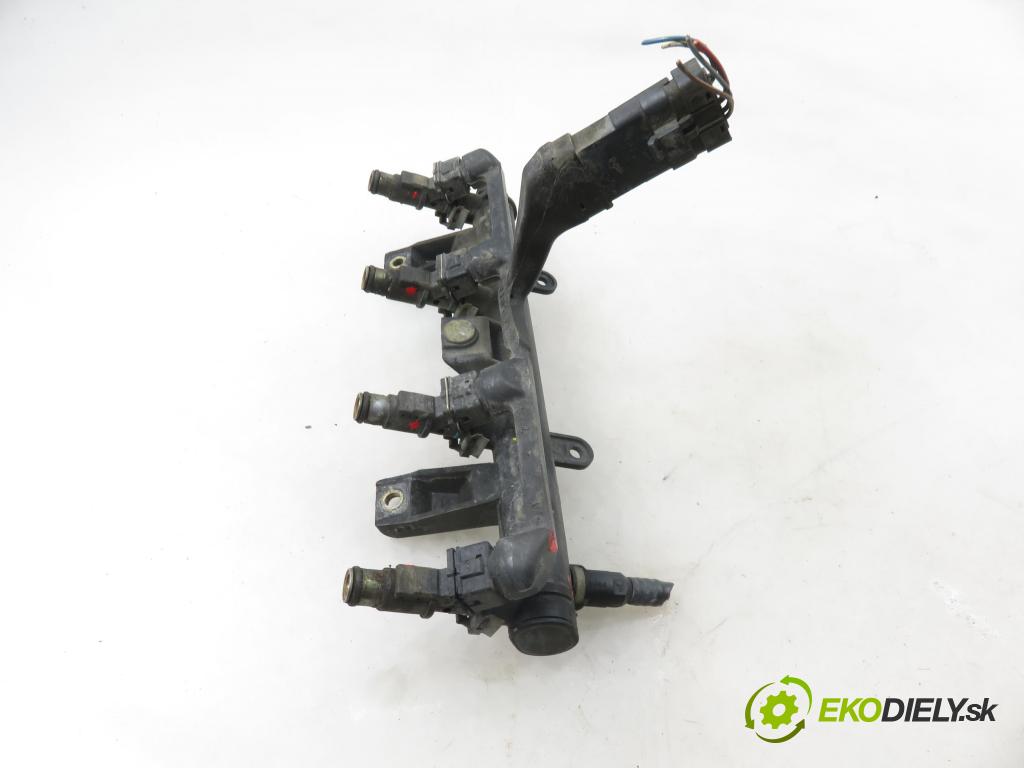 PEUGEOT 206 liftback (2A/C) HB 2001 55,00 1.4 75 - KFW 1360,00 lišta vstřikovací 9628982980 (Vstřikovací lišta)