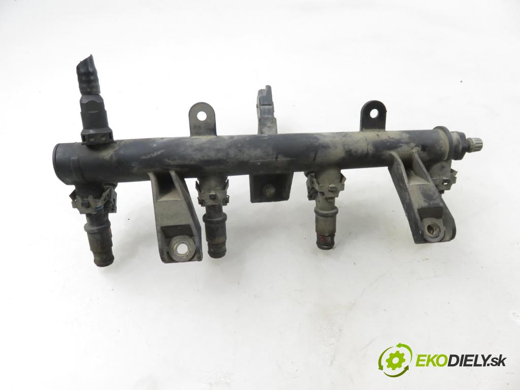 PEUGEOT 206 liftback (2A/C) HB 2001 55,00 1.4 75 - KFW 1360,00 lišta vstřikovací 9628982980 (Vstřikovací lišta)
