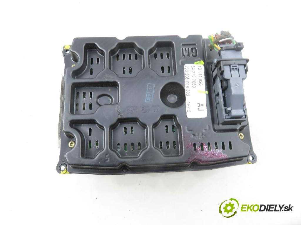 OPEL VECTRA C (Z02) SEDAN 2002 81,00 1.8 - Z 18 XEL 1796,00 RADIO 24441224 ; 330886636