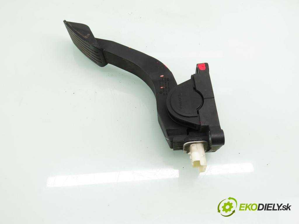 PEUGEOT 107 (PM_, PN_) HB 2006 40,00 1.4 HDi - 8HT (DV4TD) 1398,00 Potenciometer plynu F00C3E2429 ; F00C3E2028 ; 0280755019 (Potenciometer plynového pedálu)
