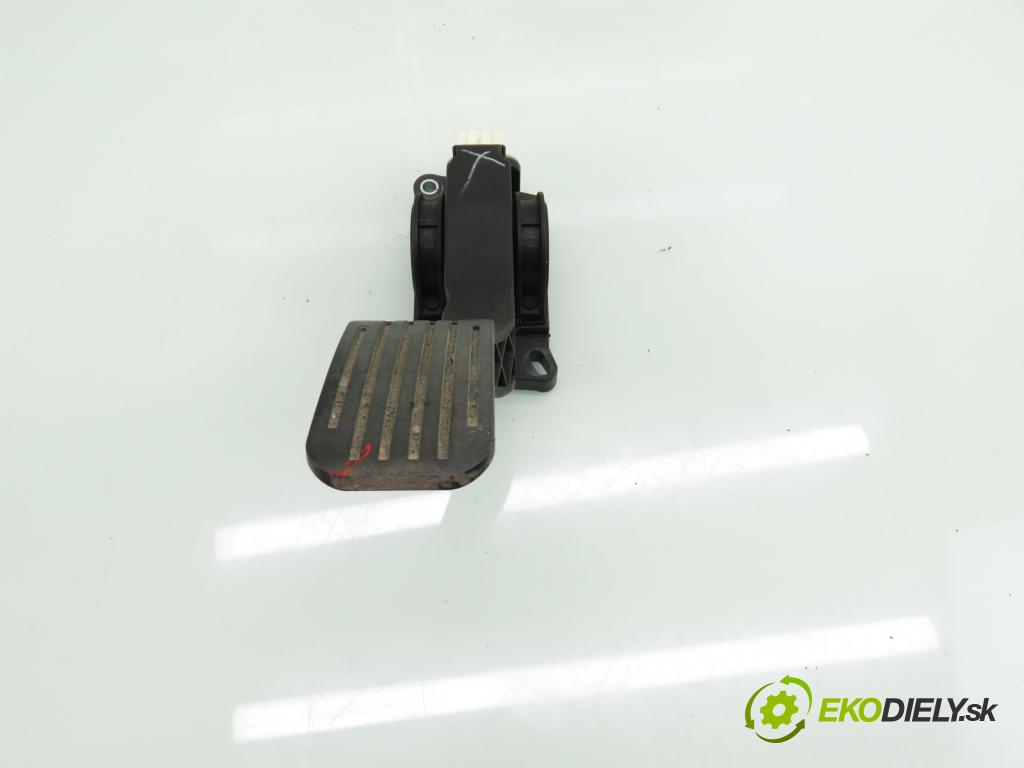 PEUGEOT 107 (PM_, PN_) HB 2006 40,00 1.4 HDi - 8HT (DV4TD) 1398,00 Potenciometer plynu F00C3E2429 ; F00C3E2028 ; 0280755019 (Potenciometer plynového pedálu)