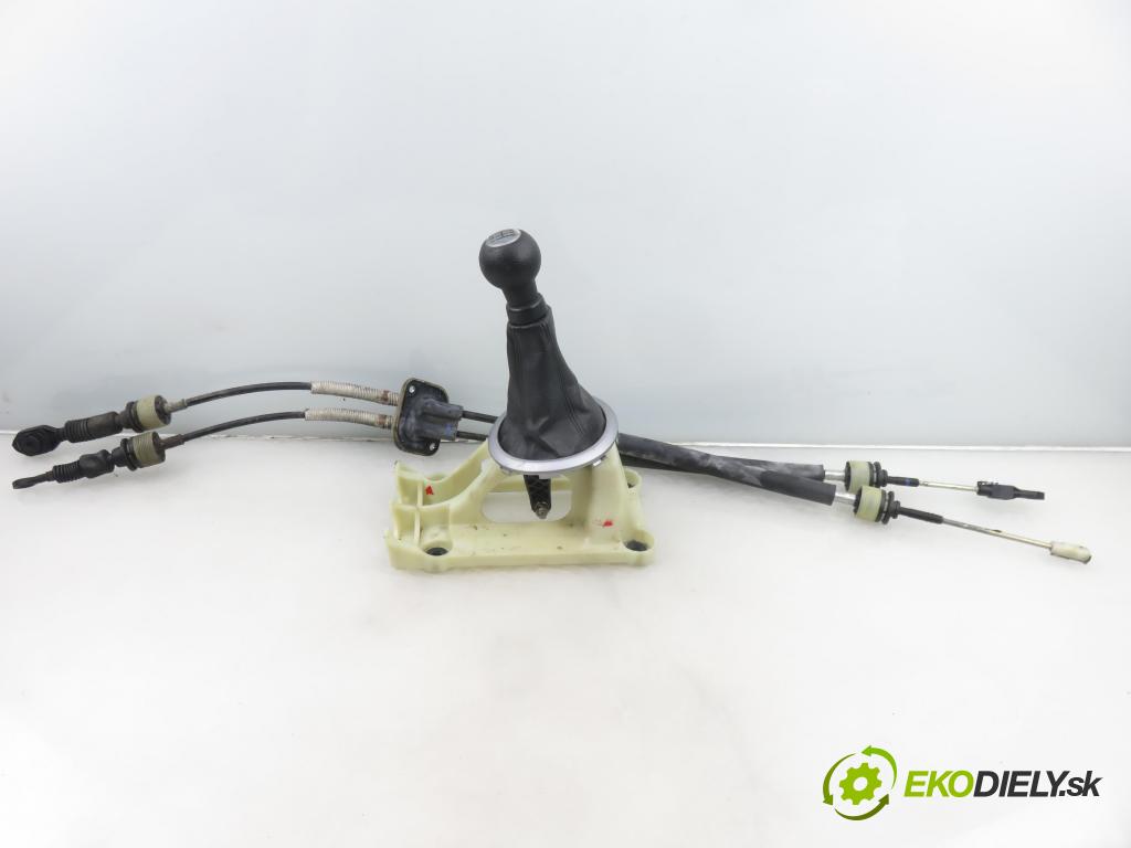 SUZUKI SWIFT III (MZ, EZ) HB 2005 68,00 1.3 4x4 (RS 413) - M13A 1328,00 ZVEDÁK: 