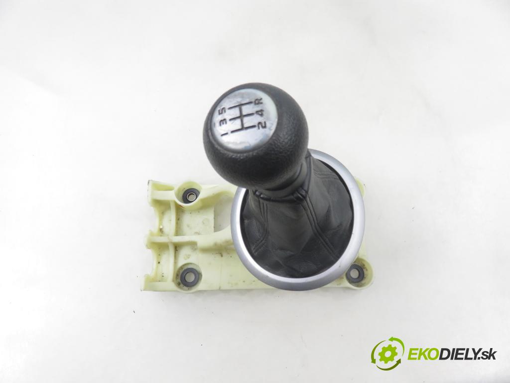 SUZUKI SWIFT III (MZ, EZ) HB 2005 68,00 1.3 4x4 (RS 413) - M13A 1328,00 ZVEDÁK: