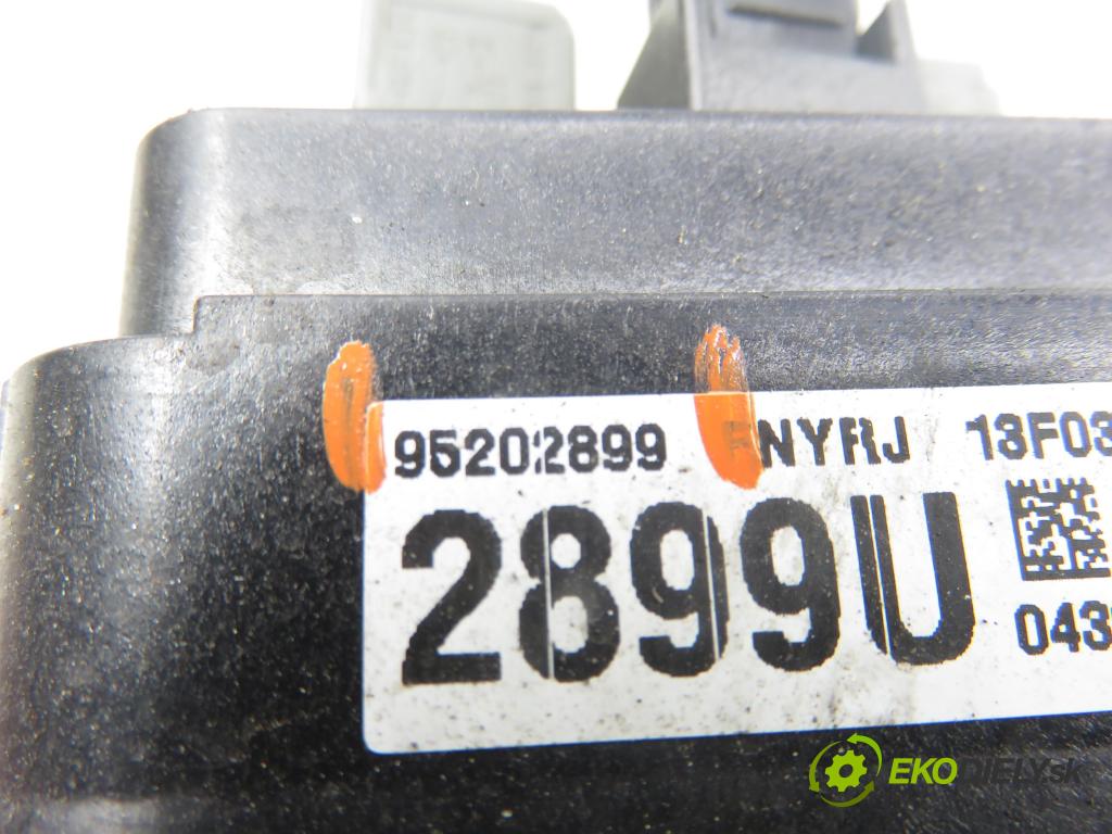 OPEL ANTARA A (L07) SUV 2012 135,00 2.2 CDTi 4x4 - A 22 DMH 2231,00 skříňka POJISTKY: 95202899