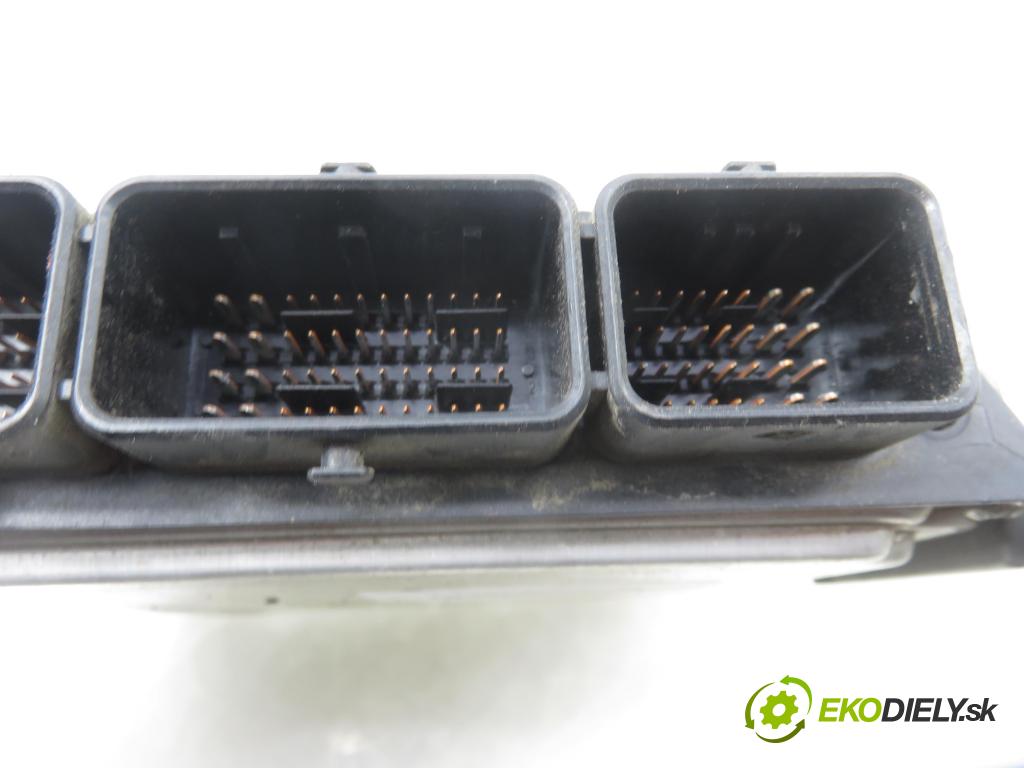 RENAULT MEGANE II Kombi (KM0/1_) KOMBI 2006 110,00 2.0 dCi - M9R 700 1995,00 řídící jednotka motora 0281011814 ; 8200462452