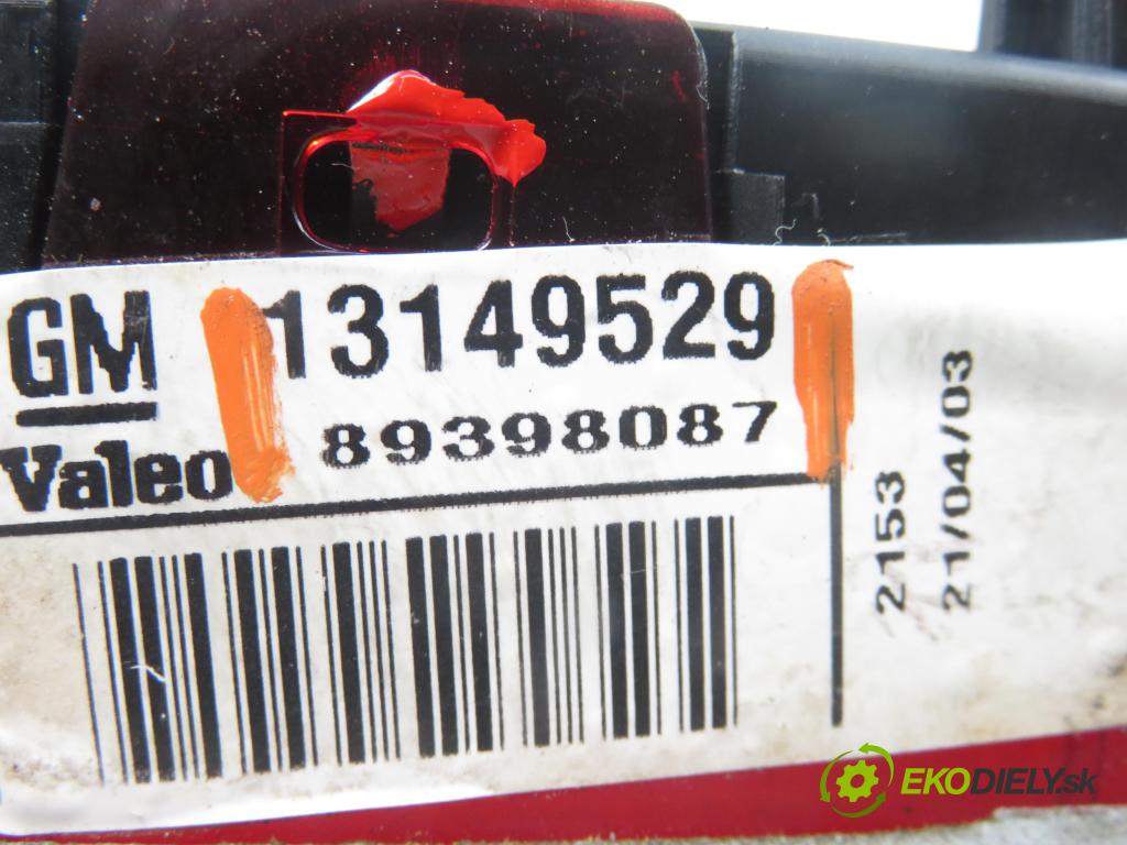 OPEL MERIVA A nadwozie wielkoprzestrzenne (MPV) (X03) HB 2003 74,00 1.6 16V - Z 16 XE 1598,00 SVĚTLO bŕzd 13149529 ; 89398087