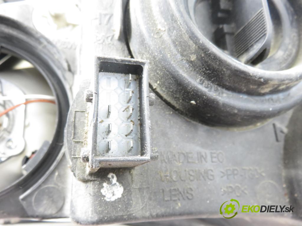 OPEL CORSA C (X01) HB 2003 55,00 1.2 16V 75 - Z 12 XE 1199,00 Svetlo PP 09114330