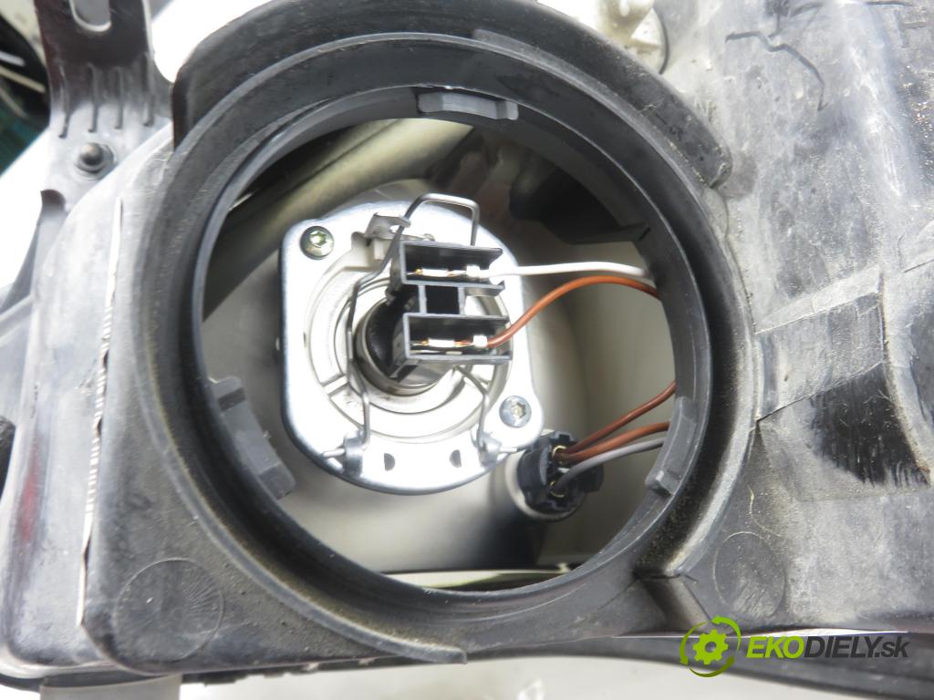 OPEL CORSA C (X01) HB 2003 55,00 1.2 16V 75 - Z 12 XE 1199,00 Svetlo PP 09114330