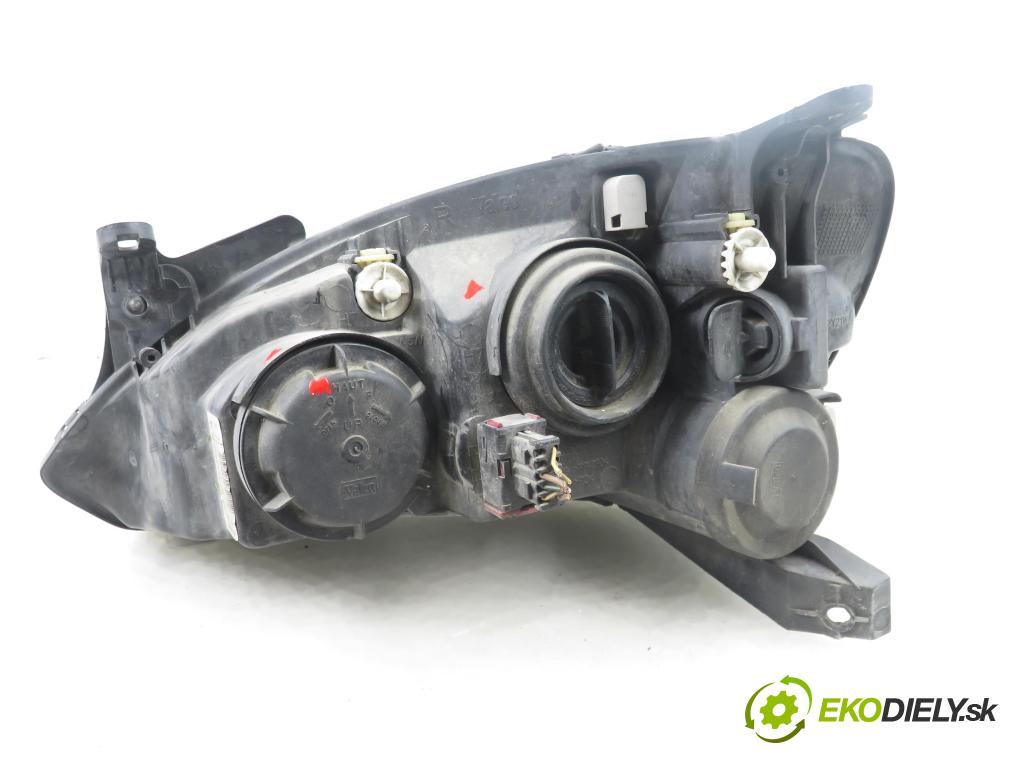 OPEL CORSA C (X01) HB 2003 55,00 1.2 16V 75 - Z 12 XE 1199,00 Svetlo PP 09114330