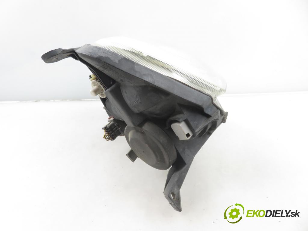 OPEL CORSA C (X01) HB 2003 55,00 1.2 16V 75 - Z 12 XE 1199,00 Svetlo PP 09114330