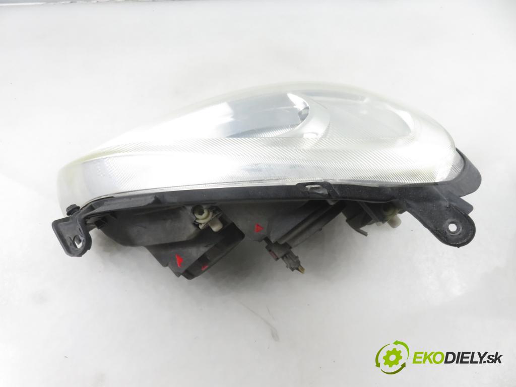 OPEL CORSA C (X01) HB 2003 55,00 1.2 16V 75 - Z 12 XE 1199,00 Svetlo PP 09114330