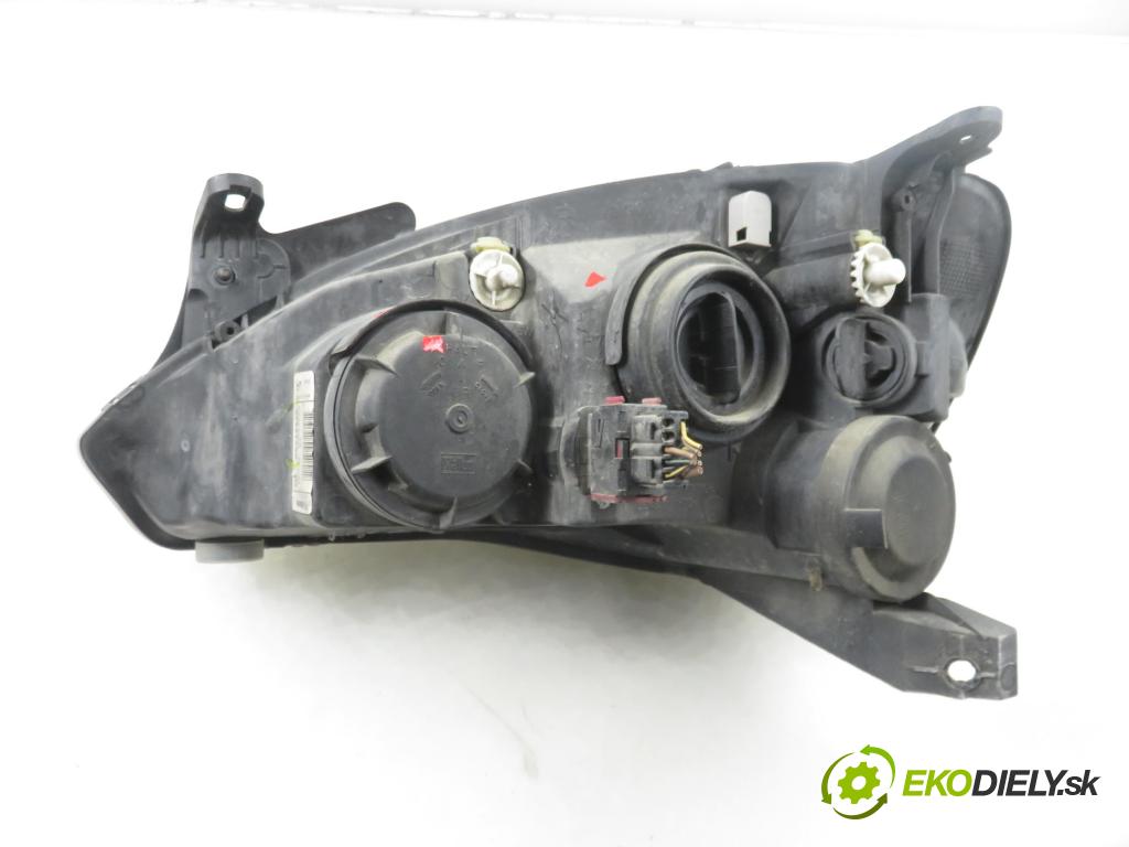 OPEL CORSA C (X01) HB 2003 55,00 1.2 16V 75 - Z 12 XE 1199,00 Svetlo PP 09114330