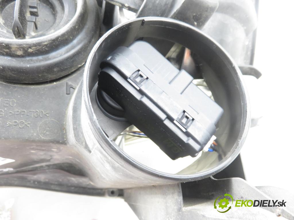 OPEL CORSA C (X01) HB 2003 55,00 1.2 16V 75 - Z 12 XE 1199,00 Svetlo PP 09114330