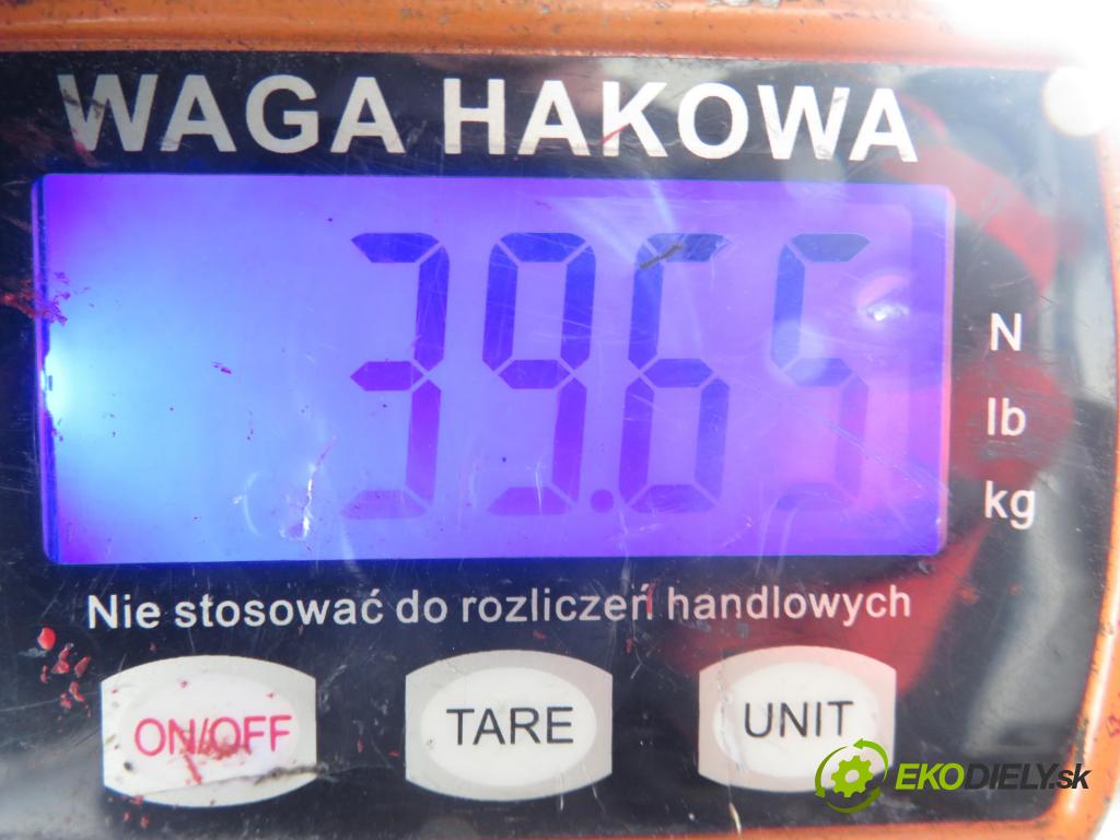 VW GOLF IV (1J1) HB 1998 55,00 1.4 16V - AHW 1390,00 výztuha zadní část ABS