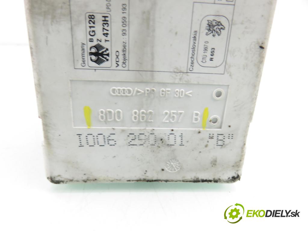 AUDI A3 (8L1) HB 2002 96,00 1.9 TDI - ASZ 1896,00 motorek zámku centrálního 8D0862257B