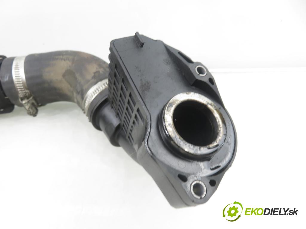 AUDI A4 Avant (8W5, B9) KOMBI 2016 110,00 2.0 TDI - DEUA 1968,00 Rúra intercoolera turba 04L145828B ; 04L131111N ; 04L145762AG