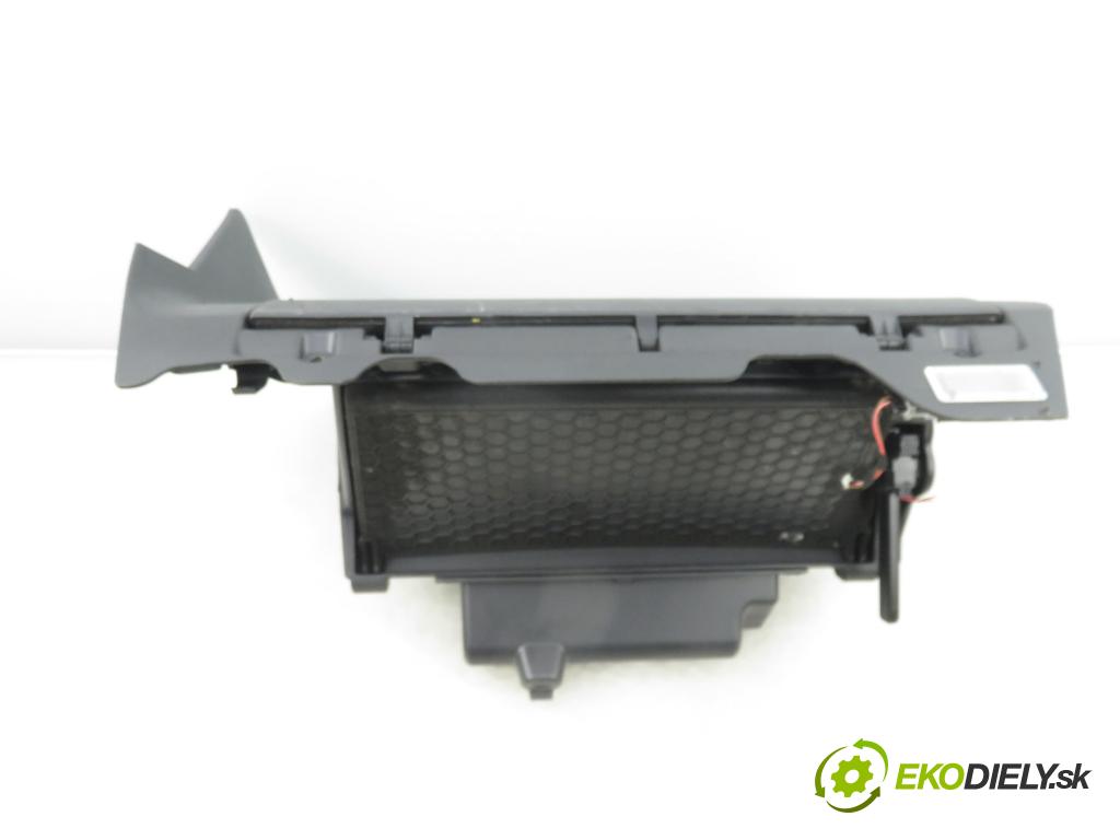 VW GOLF VII (5G1, BQ1, BE1, BE2) HB 2014 77,00 1.6 TDI - CLHA 1598,00 Priehradka, kastlík 5G1857097T ; 5G1857285D