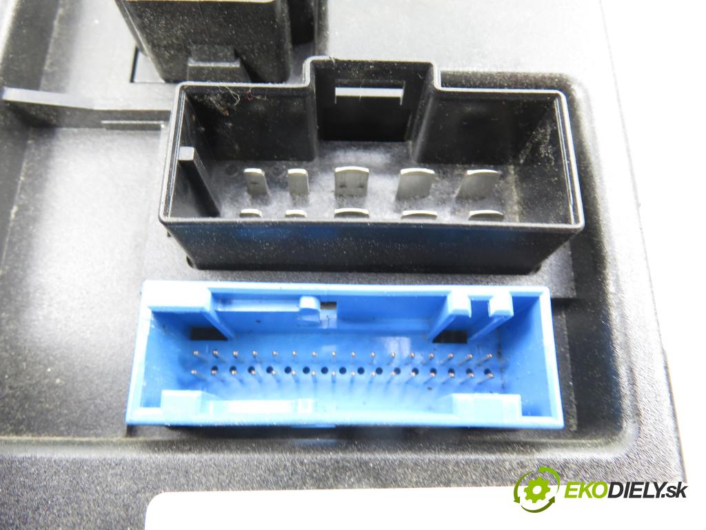 AUDI A6 Avant (4F5, C6) KOMBI 2006 171,00 3.0 TDI quattro - ASB 2967,00 MODUL komfortu 4F0907289G ; 4F0910289G ; 5DK00876224