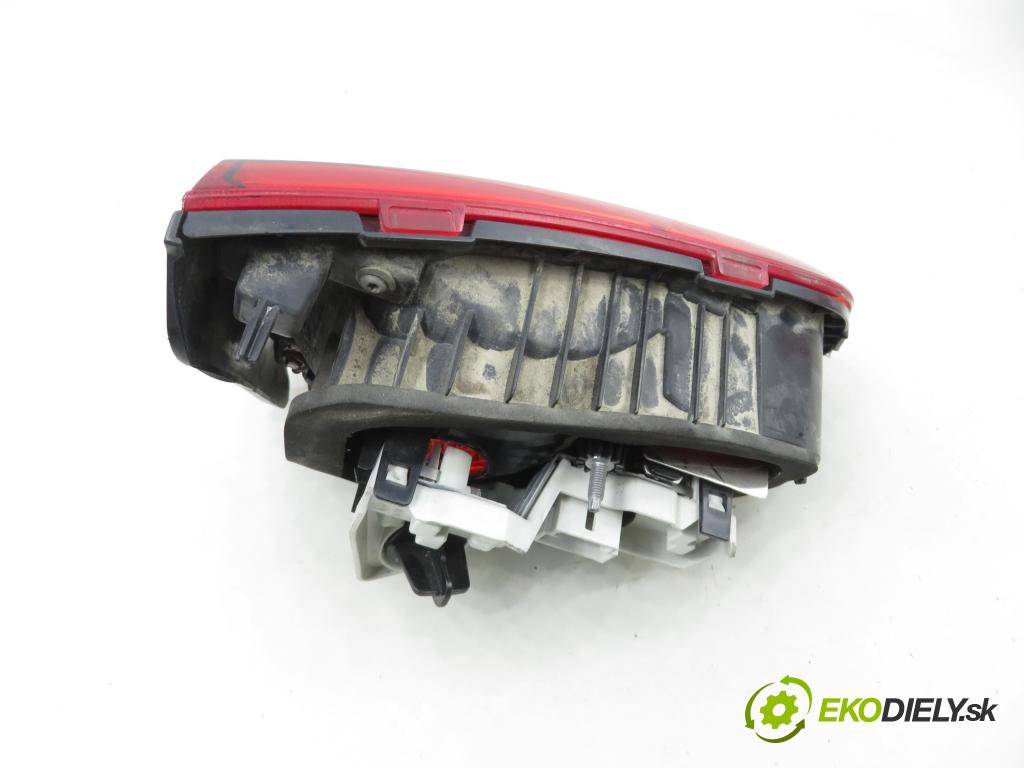 VW GOLF VII (5G1, BQ1, BE1, BE2) HB 2014 77,00 1.6 TDI - CLHA 1598,00 Svetlo ľavé zadné kufor 5G0945094AC ; 90052127A