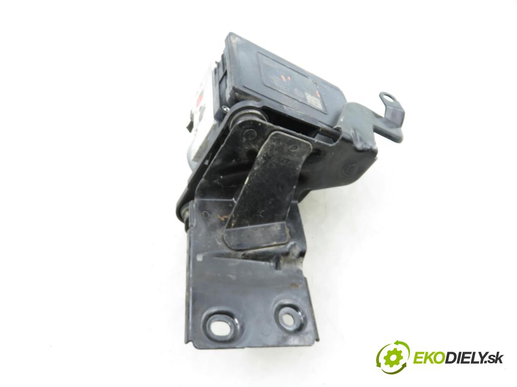 VW GOLF VII (5G1, BQ1, BE1, BE2) HB 2014 77,00 1.6 TDI - CLHA 1598,00 Pumpa ABS 5Q0907379AA ; 10091543463T ; 5Q0614517T (Pumpa ABS)