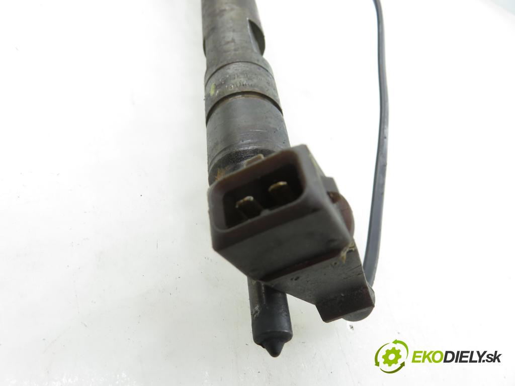 VW PASSAT B5 (3B2) SEDAN 1997 66,00 1.9 TDI 90 - AHU 1896,00 Vstrek 028130201J