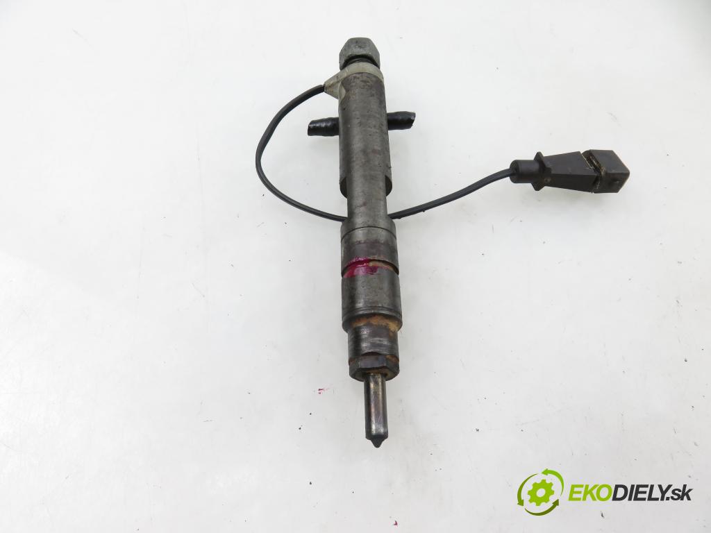 VW PASSAT B5 (3B2) SEDAN 1997 66,00 1.9 TDI 90 - AHU 1896,00 Vstrek 028130201J
