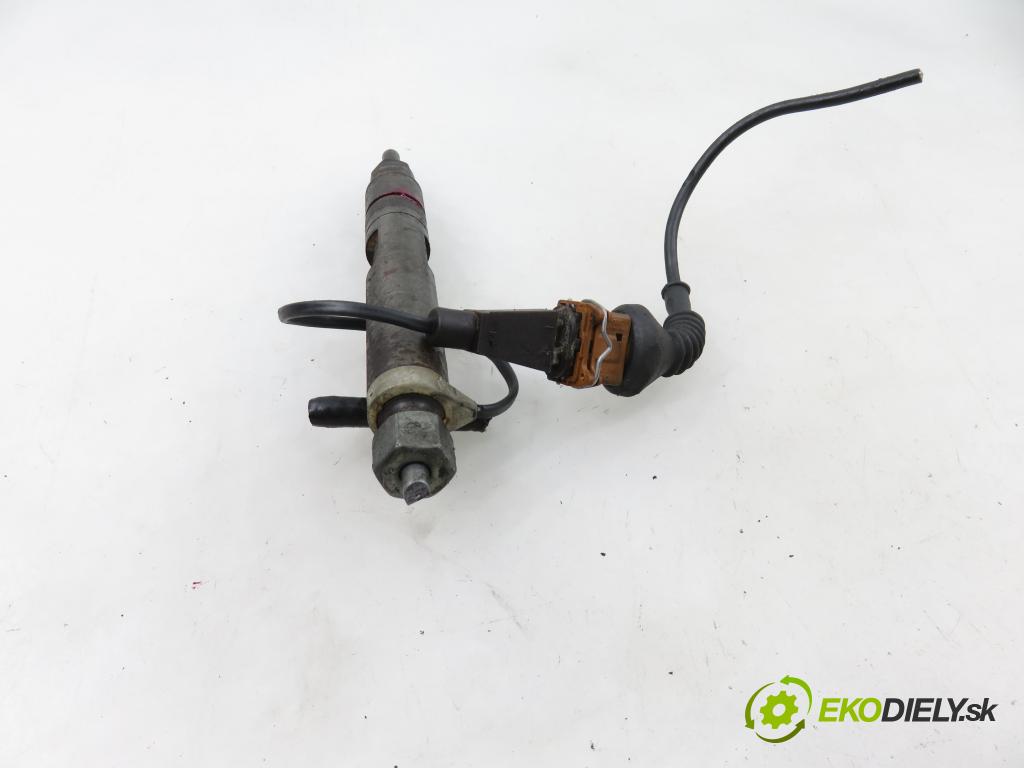 VW PASSAT B5 (3B2) SEDAN 1997 66,00 1.9 TDI 90 - AHU 1896,00 Vstrek 028130201J