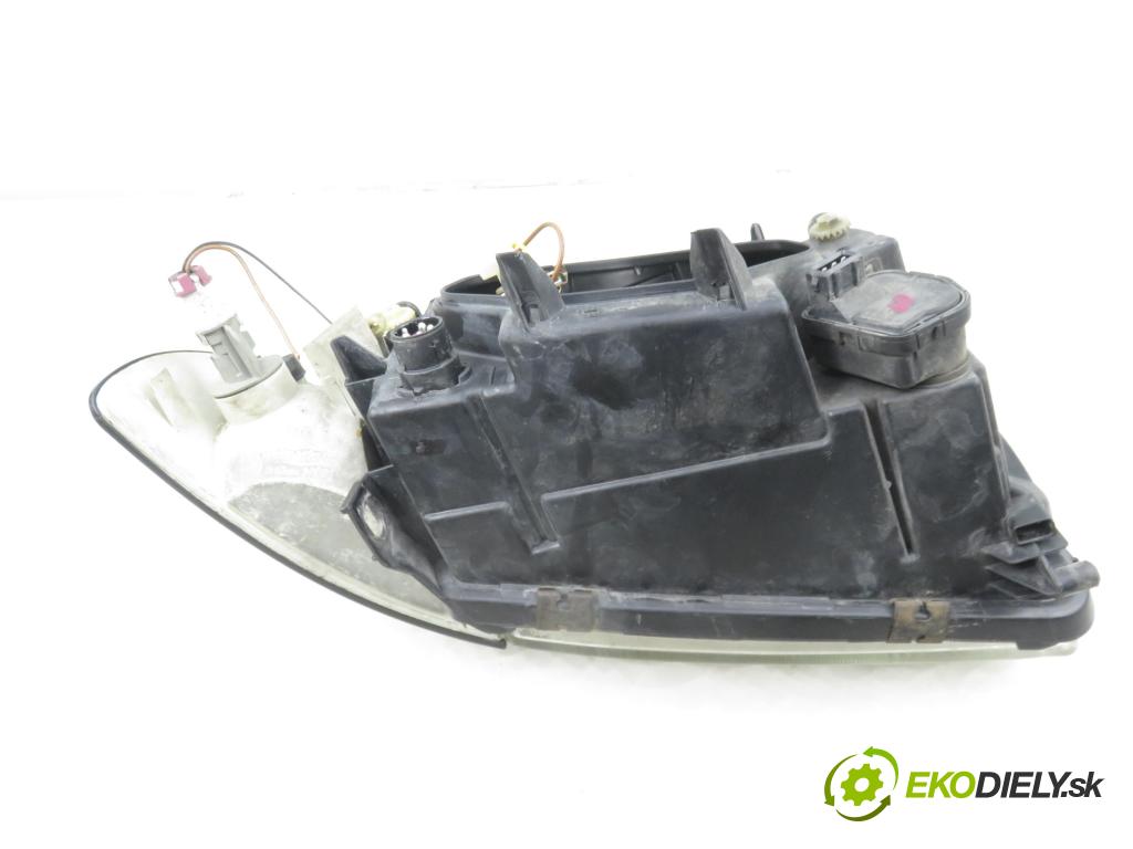 AUDI A4 (8D2, B5) SEDAN 1995 66,00 1.9 TDI - 1Z 1896,00 Svetlo LP
