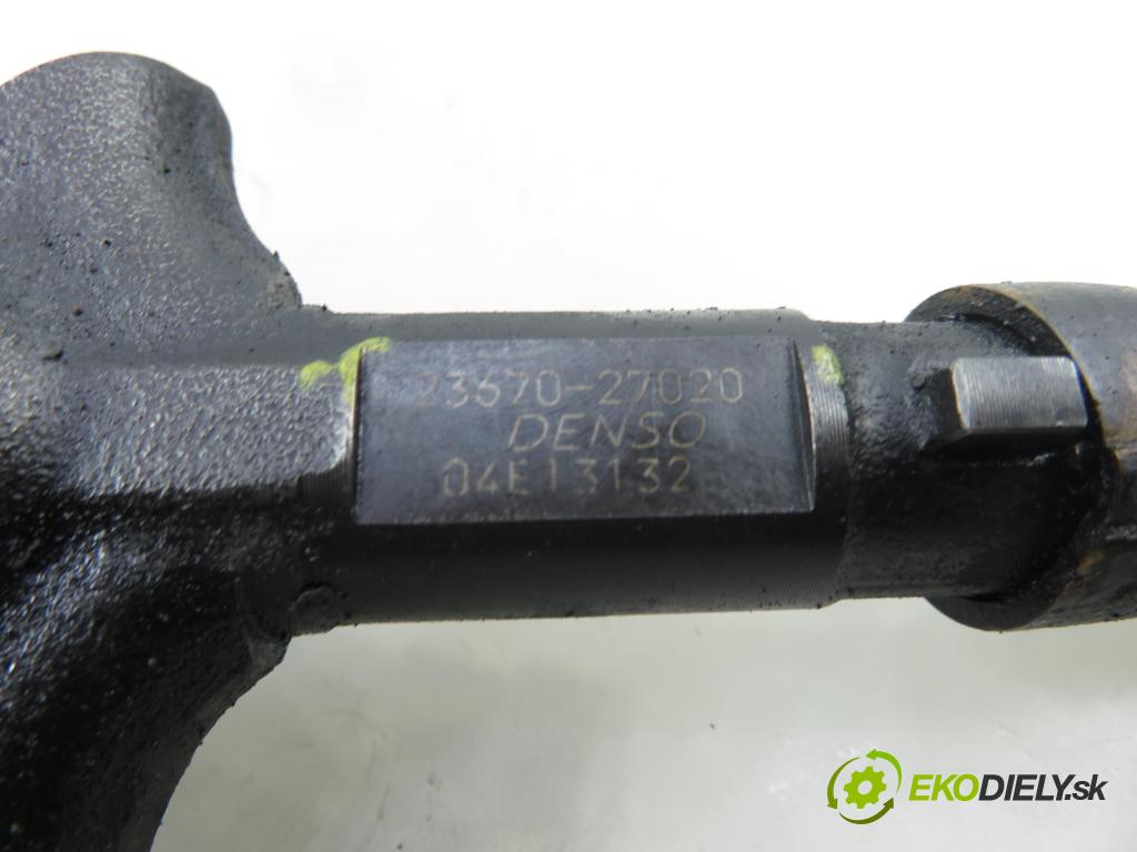 TOYOTA COROLLA (_E12_) HB 2003 66,00 2.0 D-4D (CDE120R_, CDE120L_) - 1CD-FTV 1995,00 vstrekovač 2367027020 (Vstrekovač paliva)