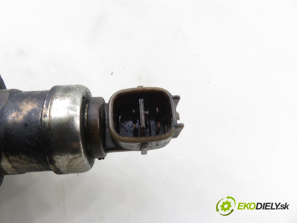 TOYOTA COROLLA (_E12_) HB 2003 66,00 2.0 D-4D (CDE120R_, CDE120L_) - 1CD-FTV 1995,00 vstrekovač 2367027020 (Vstrekovač paliva)