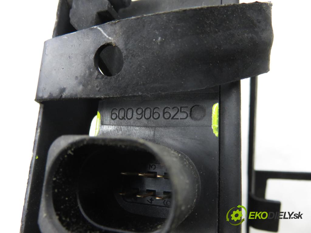 VW GOLF V (1K1) HB 2005 77,00 1.9 TDI PD 105 - BKC 1896,00 VENTIL magnetický 6Q0906625