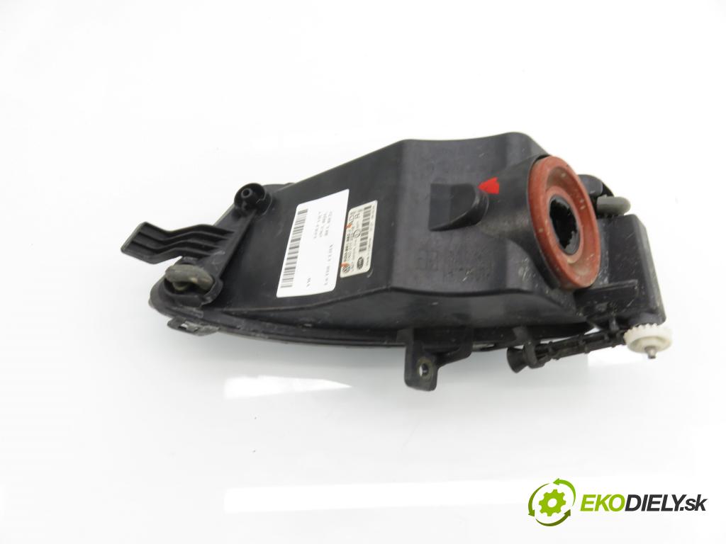 VW GOLF VII (5G1, BQ1, BE1, BE2) HB 2014 77,00 1.6 TDI - CLHA 1598,00 hmlové svetlo, hmlovka P 5G0941662J