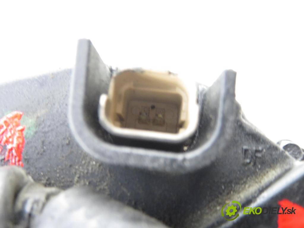 VOLVO V40 Kombi (645) KOMBI 2002 75,00 1.9 DI 102 - D 4192 T4 1870,00 Alternátor 8200162474 ; SG12B071 ; 2542653A (Alternátor)