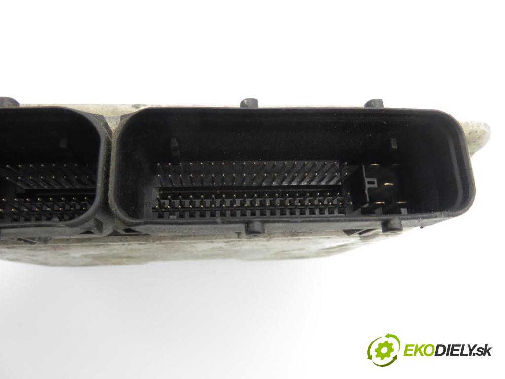 VW TRANSPORTER IV Autobus (70XB, 70XC, 7DB, 7DW, 7DK) BUS 2002 111,00 2.5 TDI - AXG 2461,00 Riadiaca jednotka Motor 074906018AL ; 0281010459