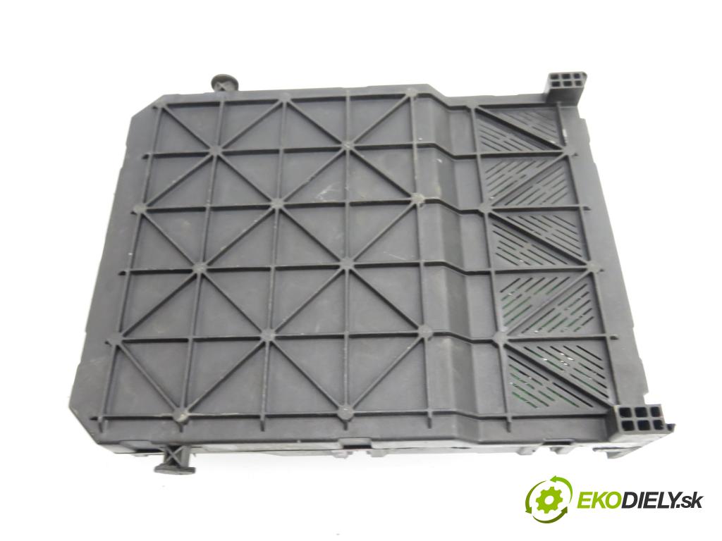 PEUGEOT PARTNER Combispace (5F) KOMBIVAN 2004 51,00 1.9 D - WJY (DW8B) 1868,00 MODUL BSI 9652474680
