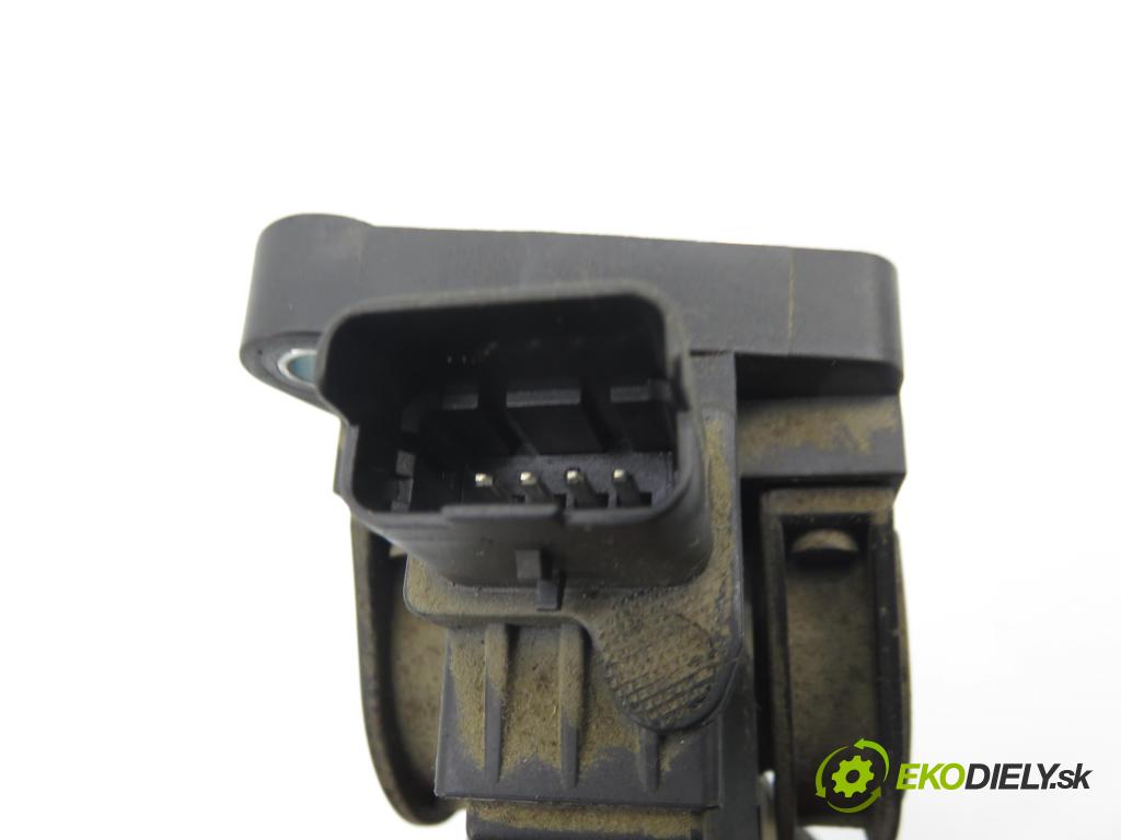 PEUGEOT 307 (3A/C) HB 2002 100,00 2.0 16V - RFN (EW10J4) 1997,00 Potenciometer plynu 0280752251 ; 9646702180 (Potenciometer plynového pedálu)
