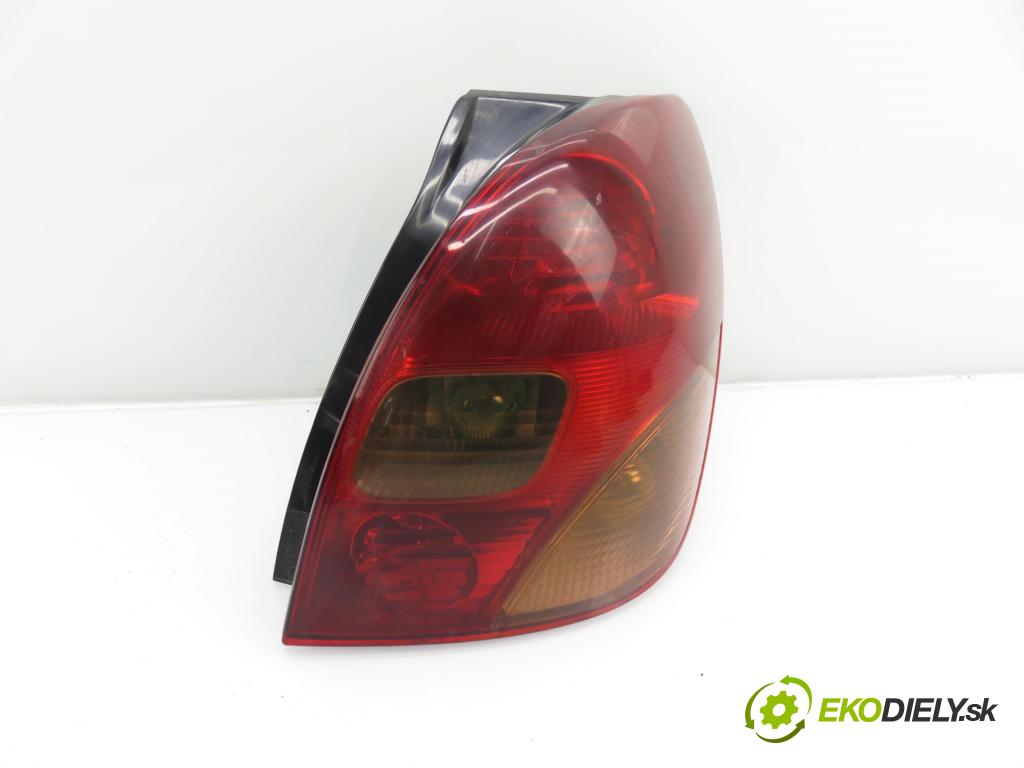 TOYOTA COROLLA Verso (_E12_) MINIVAN 2002 66,00 2.0 D-4D (CDE120_) - 1CD-FTV 1995,00 světlo pravé zadní 