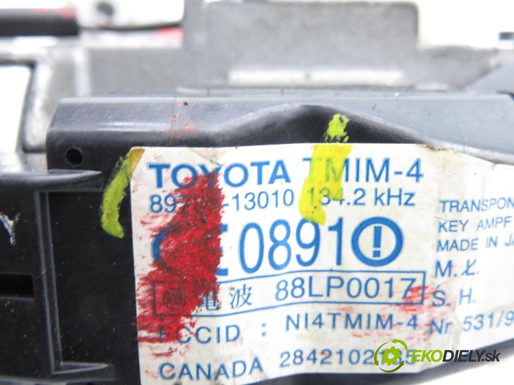 TOYOTA COROLLA Verso (_E12_) MINIVAN 2002 66,00 2.0 D-4D (CDE120_) - 1CD-FTV 1995,00 spinačka / zámky 8978313010
