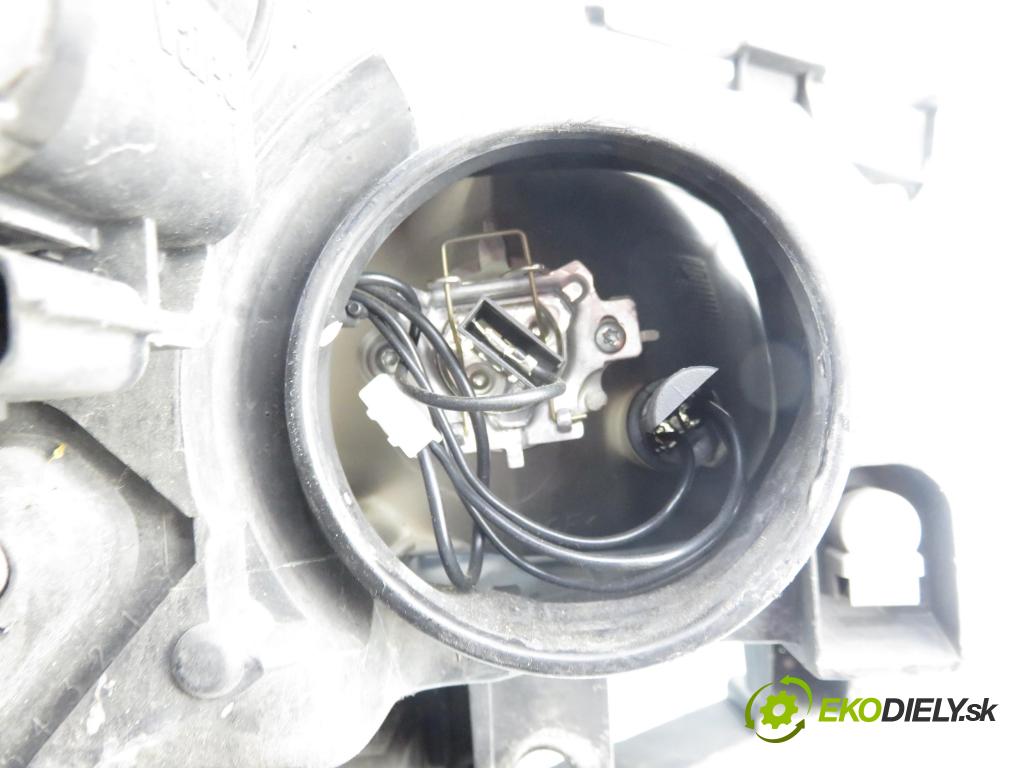 RENAULT MEGANE II Kombi (KM0/1_) KOMBI 2006 110,00 2.0 dCi - M9R 700 1995,00 světlo LP 8200412749C ; 89312790