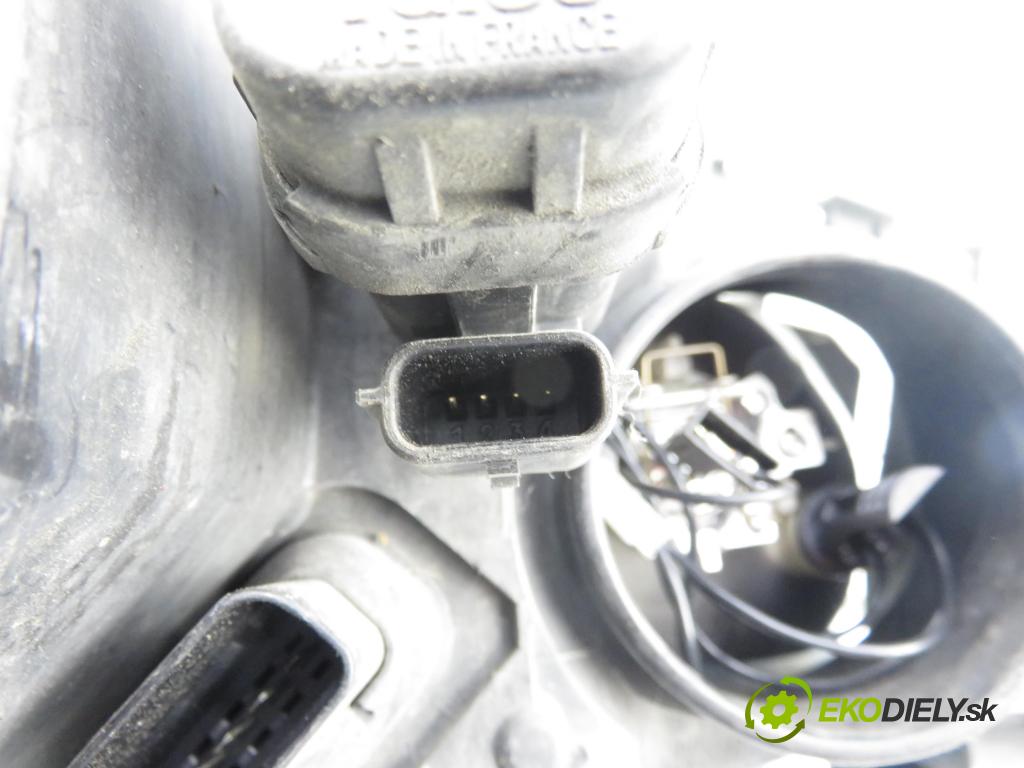 RENAULT MEGANE II Kombi (KM0/1_) KOMBI 2006 110,00 2.0 dCi - M9R 700 1995,00 světlo LP 8200412749C ; 89312790