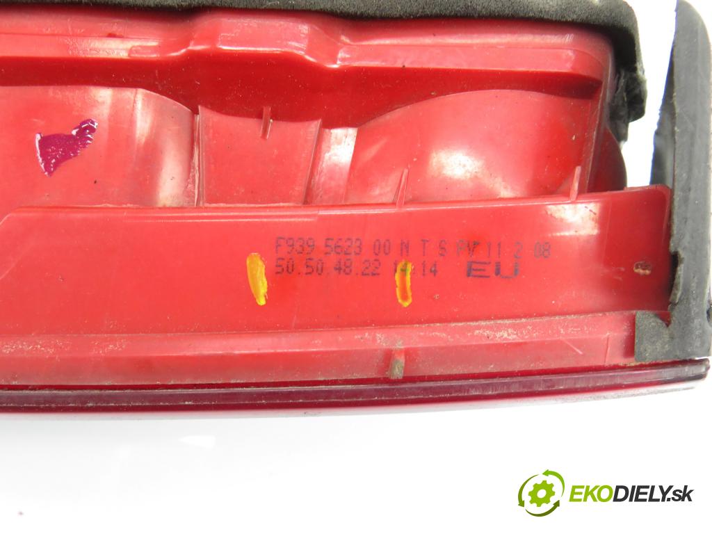 ALFA ROMEO 159 Sportwagon (939_) KOMBI 2006 100,00 1.9 JTDM 16V - 937 A8.000 1910,00 Svetlo ľavé zadné kufor 50504822