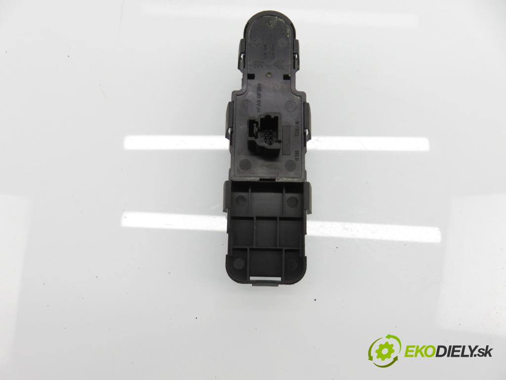 PEUGEOT 307 (3A/C) HB 2002 100,00 2.0 16V - RFN (EW10J4) 1997,00 Panel ovládaní oken 96351622XT