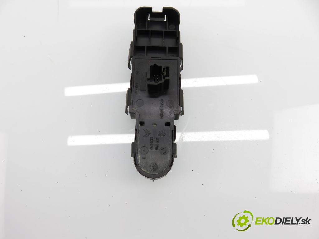PEUGEOT 307 (3A/C) HB 2002 100,00 2.0 16V - RFN (EW10J4) 1997,00 Panel ovládaní oken 96351622XT