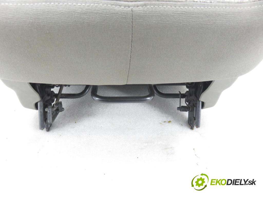 RENAULT ESPACE IV (JK0/1_) MINIVAN 2003 120,00 2.0 Turbo 163 - F4R 794 1998,00 Sedadlo 3 rad pravy