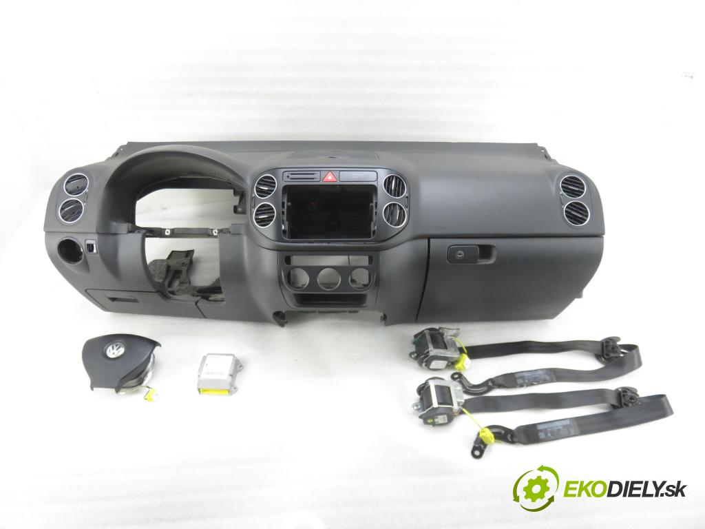 VW GOLF PLUS (5M1, 521) MINIVAN 2006 103,00 2.0 TDI 16V - BKD 1968,00 palubovka